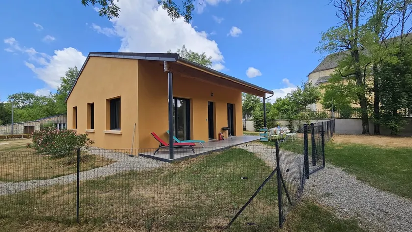 Single-story house & garden – 7 min from the airport - Image 1