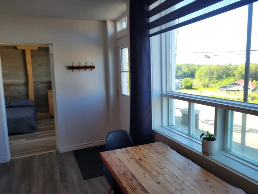 930 River View - Image 1