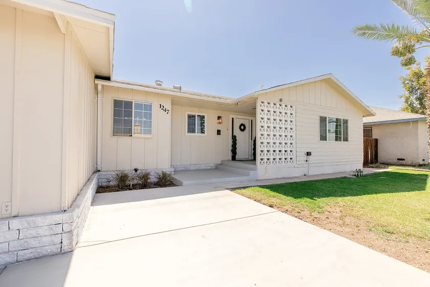 Spacious 4BR/3BA with 2 King Beds & Prime Location - Image 1