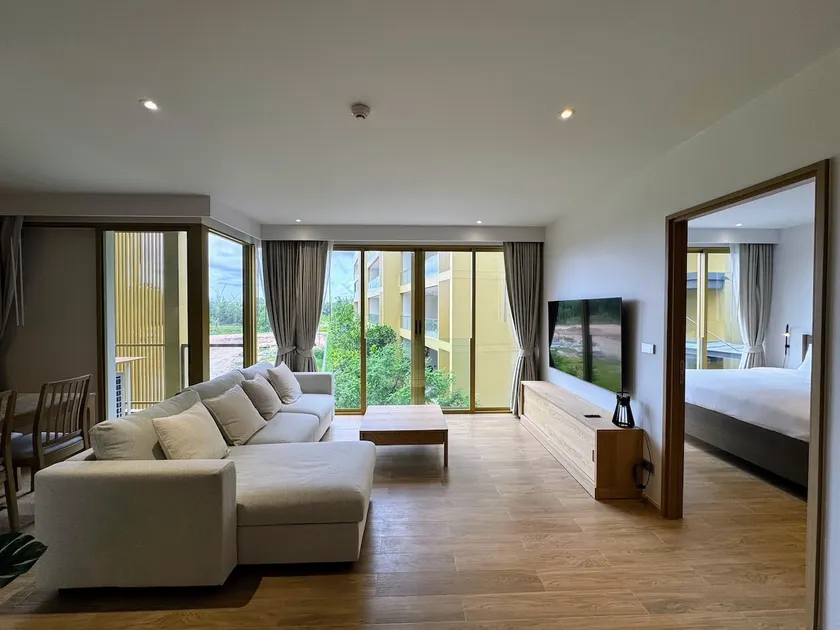 Beachside Modern 1BR with Workspace - Image 1
