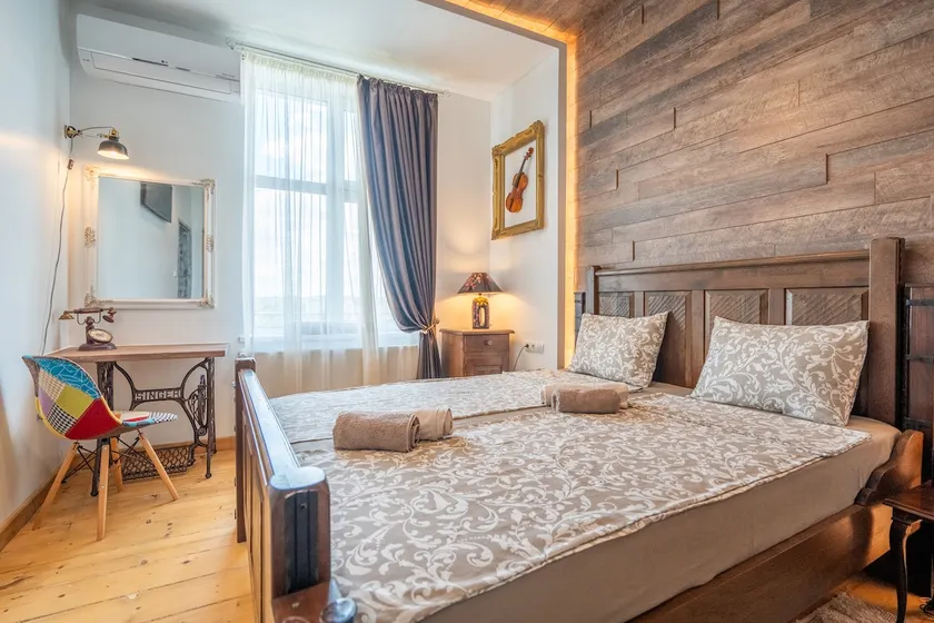 Old Town Tarnovo • Historic Building & Epic Views - Image 1