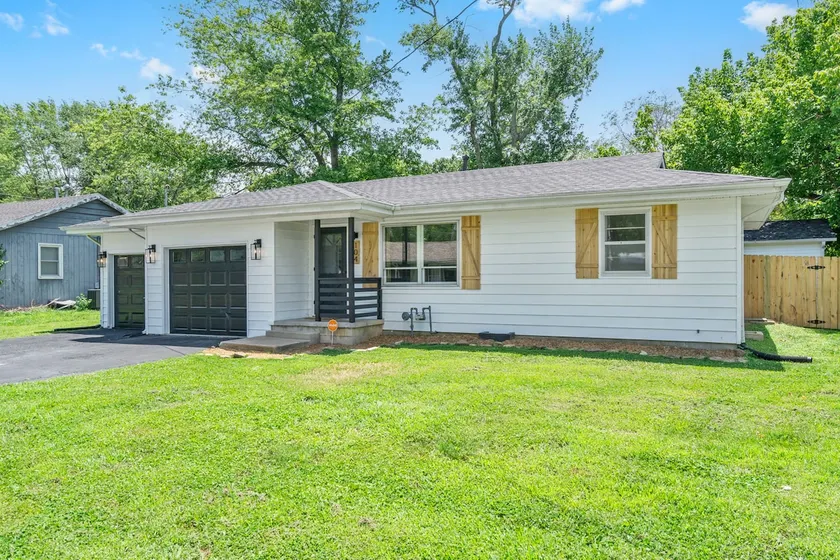 Nixa’s Nook-Hot tub + Walk to 14 Mill and Downtown - Image 1