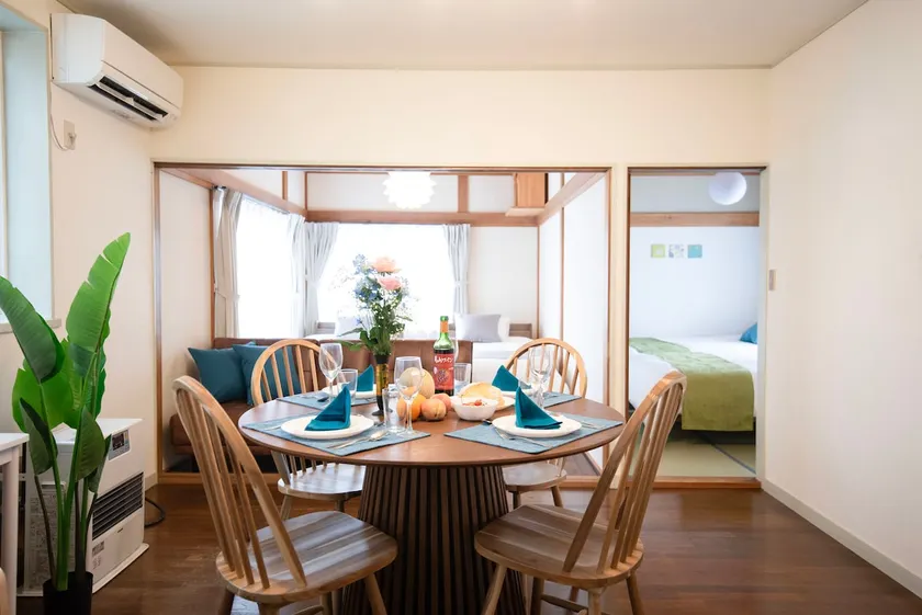 Family groups / Everyone can enjoy / Up to 9 people / Discount for consecutive nights / Convenience store / Indoor parking - Image 1