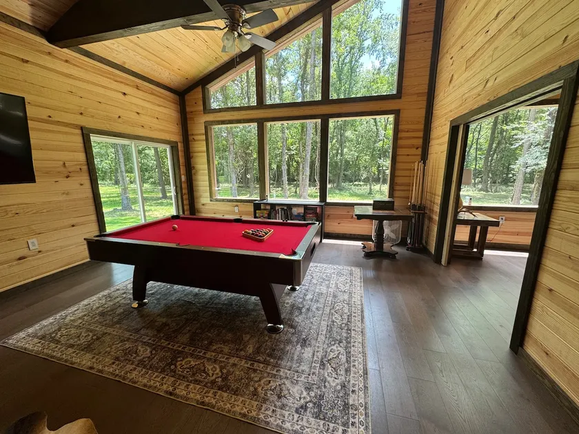 Cabin king beds, screen porch - Image 1