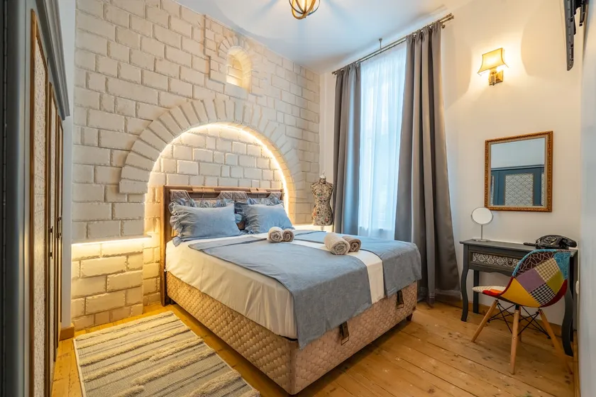 Old Town Tarnovo• Unique 1 BDRM Historic Building - Image 1