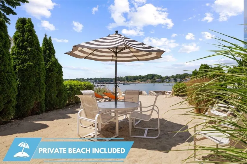 Fantastisk Getaway ~ Privat strand, smuk havnefront og boblebad - Image 1