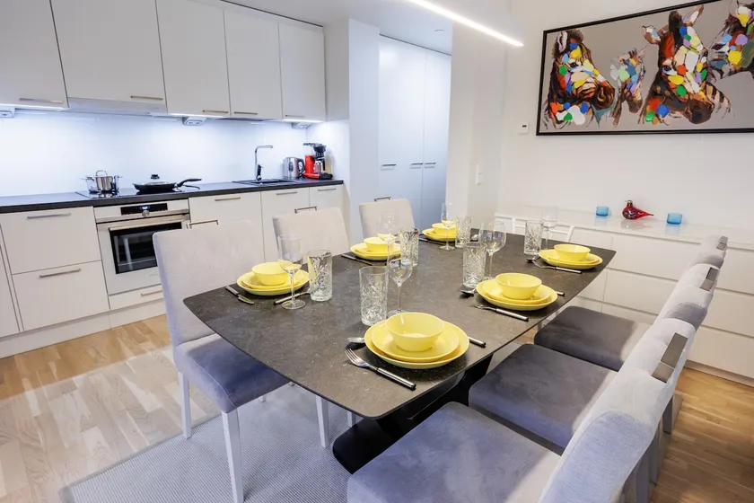 Luxury 2BR w/Private Sauna, Balcony & AC in Tripla - Image 1