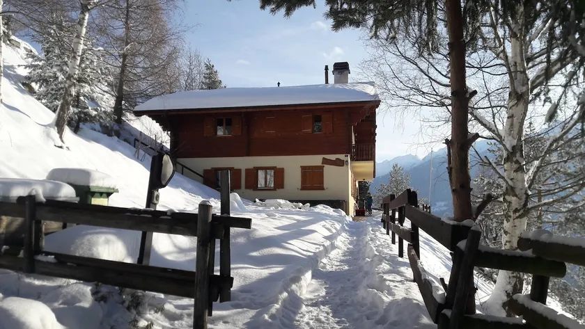 Spacious chalet with spectacular views - Image 1