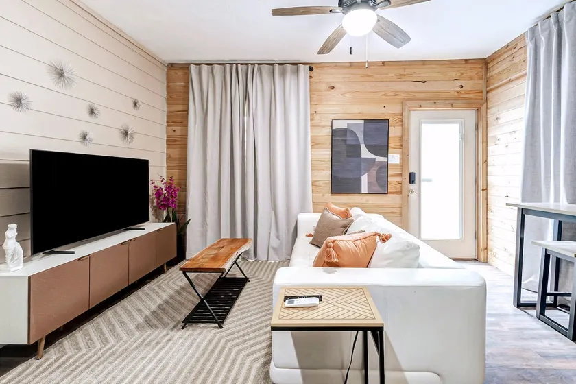 Houston Retreat, 17 min Downtown - Image 1