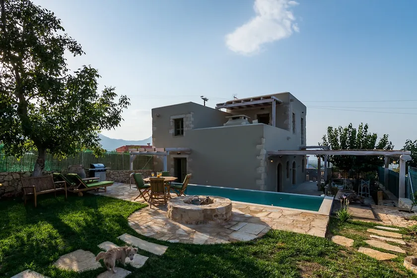 Traditional Villa w/Heated Pool, 5km to the Beach - Image 1