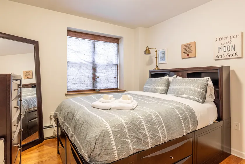 Legal Uptown 1BR in Cultural Hot-Spot! #10344 - Image 1
