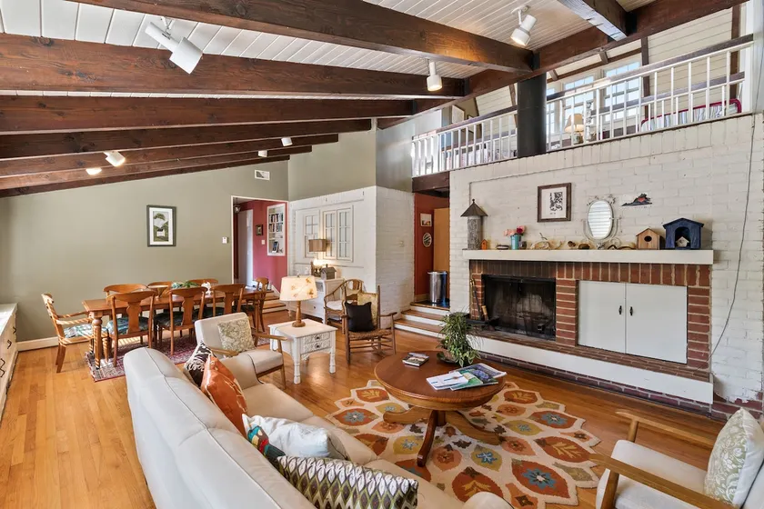 Spacious home with vintage character - Image 1