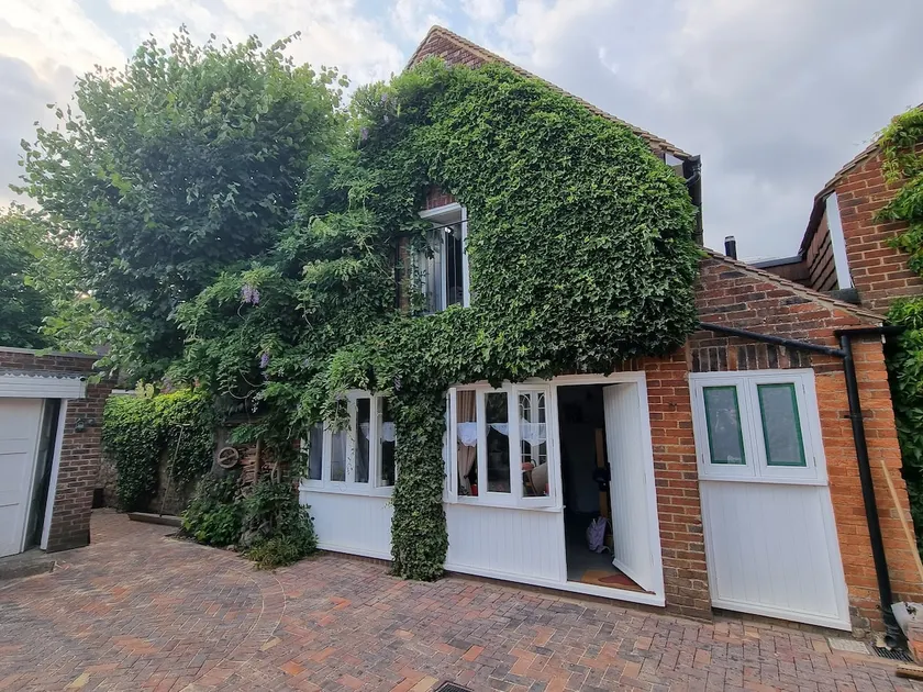 Beautifully developed historic stables, high spec - Image 1