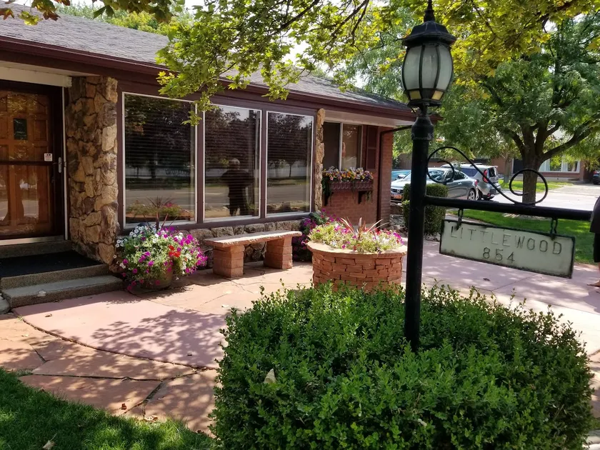 Charming Doggie friendly N. Salt Lake Ranch Home! - Image 1