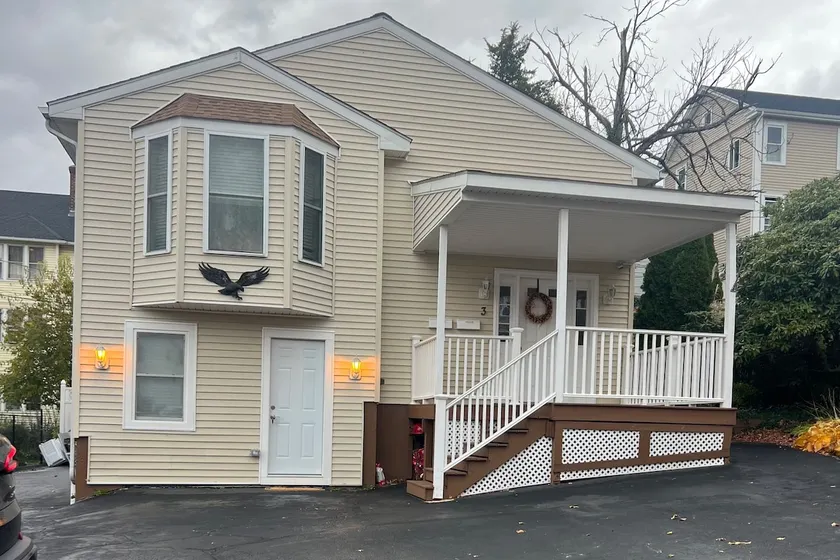 Cozy’s studio apartment in the heart of Worcester - Image 1