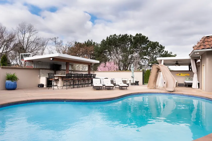👙☀️🏊‍♀️HEATED POOL | PRIVATE ESTATE | OUTDOOR BAR🌹🌺🌳 - Image 1
