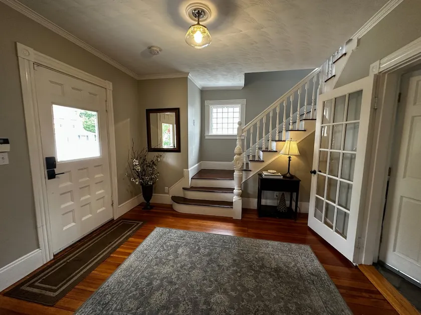 Upscale 5BR Family Home Near Boston - Image 1