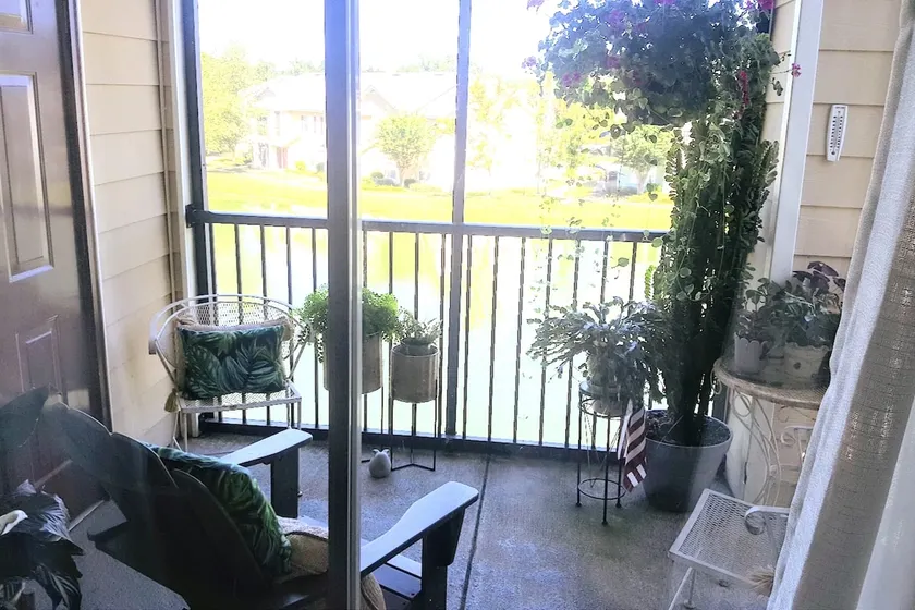 AU condo w/ pond view/balcony-no checkout chores! - Image 1