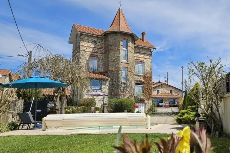 Cozy guest house in Usson-en-Forez - Image 1