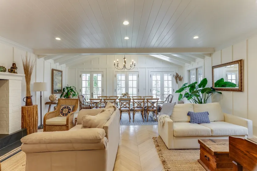 Estate on 1 Acre-Walk to Beach-Hot Tub-Sleeps 16 - Image 1