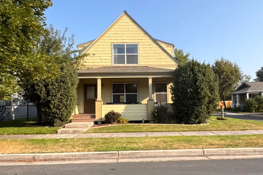 Bright and Open Home on Peaceful street. - Image 1