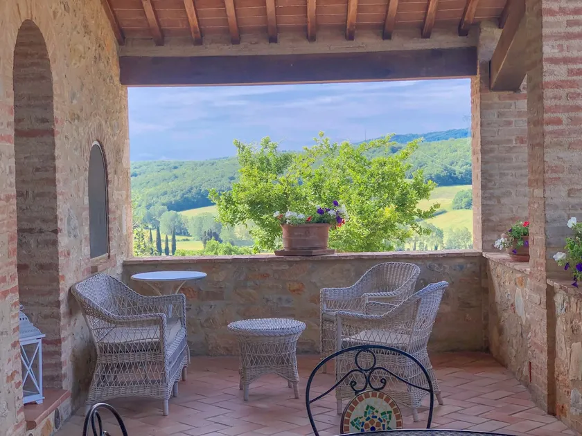 Beautiful cottage, private patio and shared swimming pool - Image 1