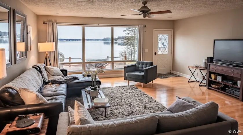 Lakefront 4BR Retreat on Austin Lake - Image 1