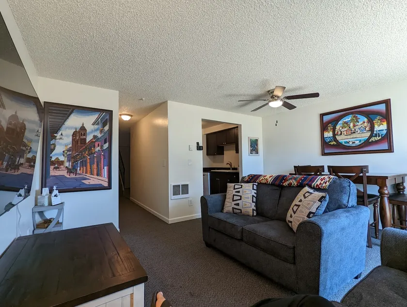 Quiet 2-bedroom Townhouse in Sumner - Image 1