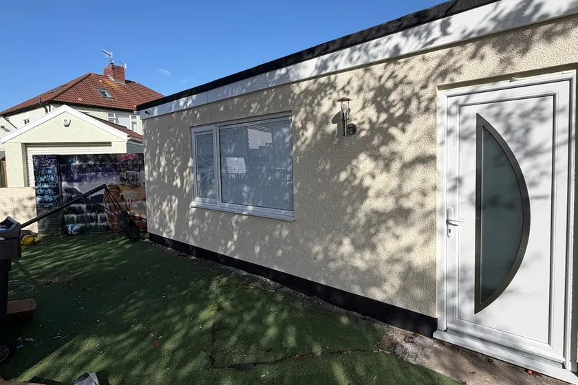 Studio Apartment located in Ashton WC/Shower - Image 1