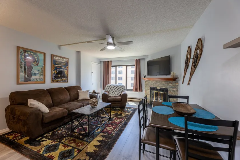 Cozy mountain ski-in/out (pool, hot tub, balcony) - Image 1