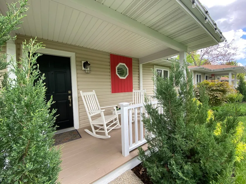 Cozy Cottages in Lake Geneva - Image 1