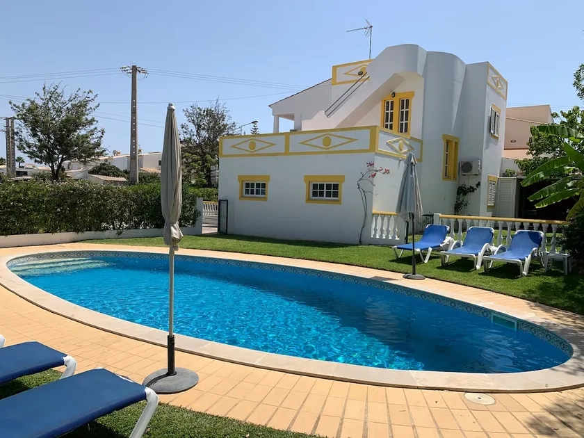 Villa mit Garten und Pool - Image 1