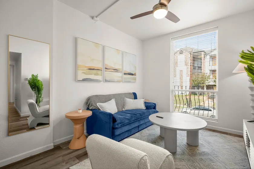 Walk to UT | 3BR Sleeps 8 | Parking | 10 Min DT - Image 1