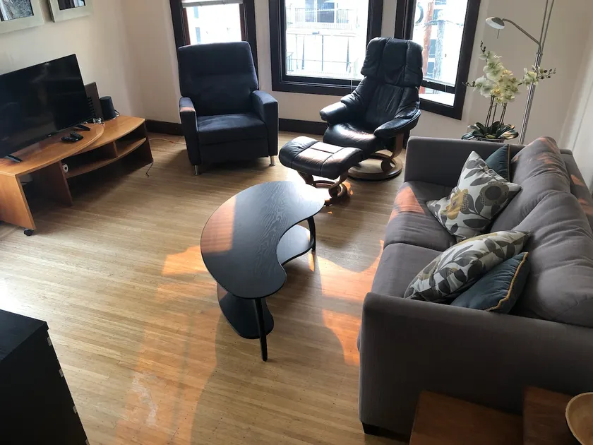 Spacious 2nd Floor 1-BR Apt in the Heart of Berk! - Image 1