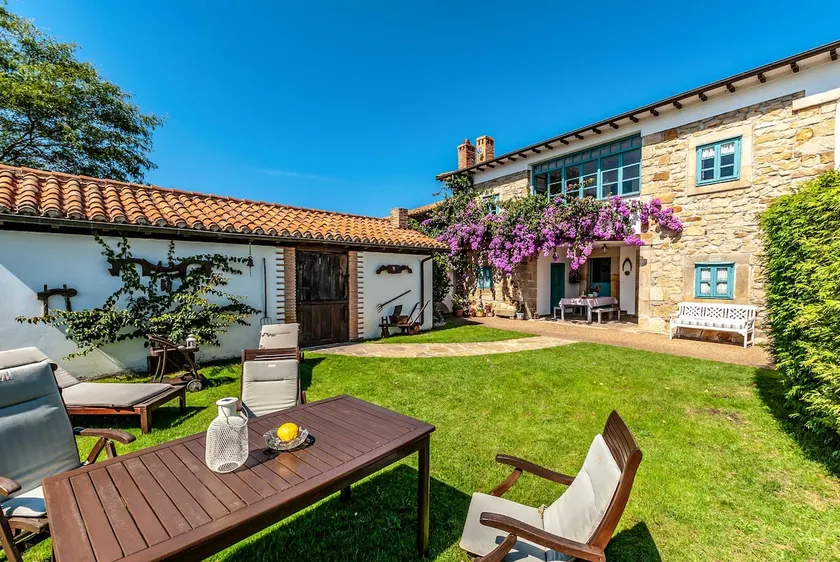 Traditional house on the Asturian coast - Image 1