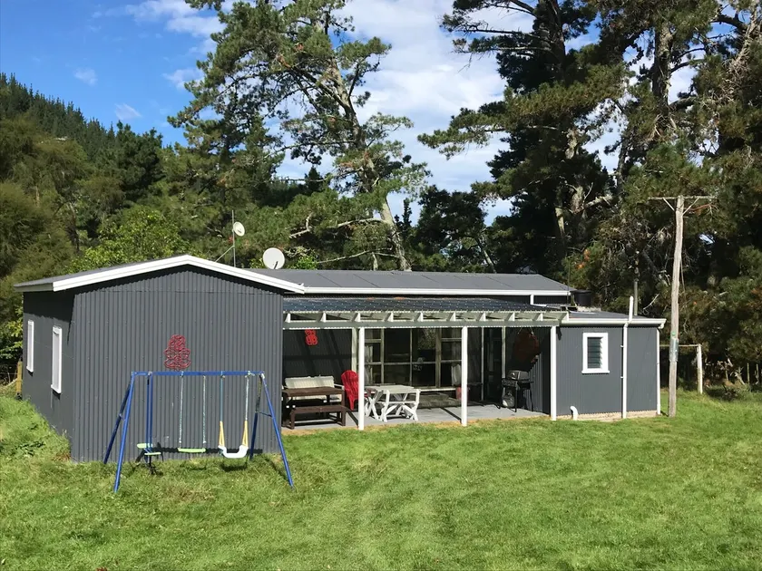 Linburn Farmstay Self Contained Cottage - Image 1