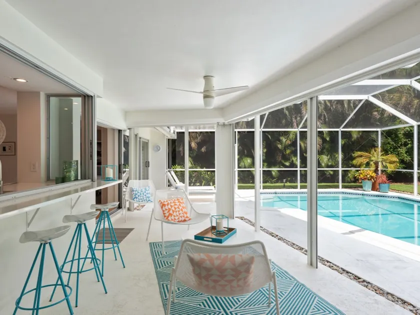 Modern, lyxig villa i Park Shore med privat tillgång till stranden och privat pool - Image 1