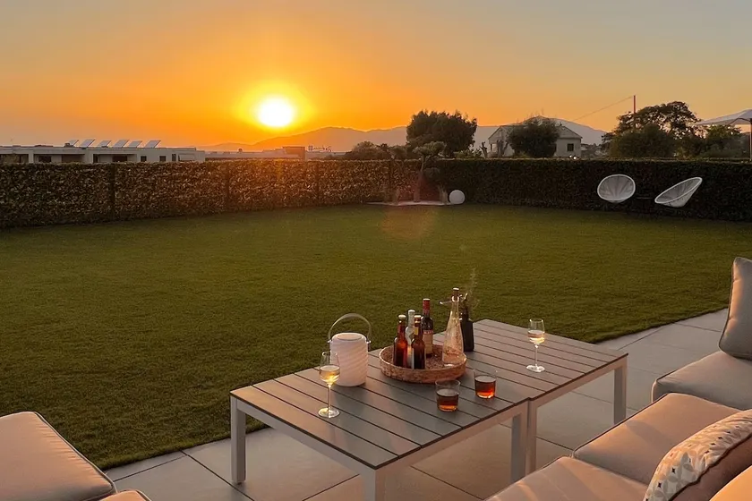 2 bedroom beachfront apartment with Agosta Garden - Image 1