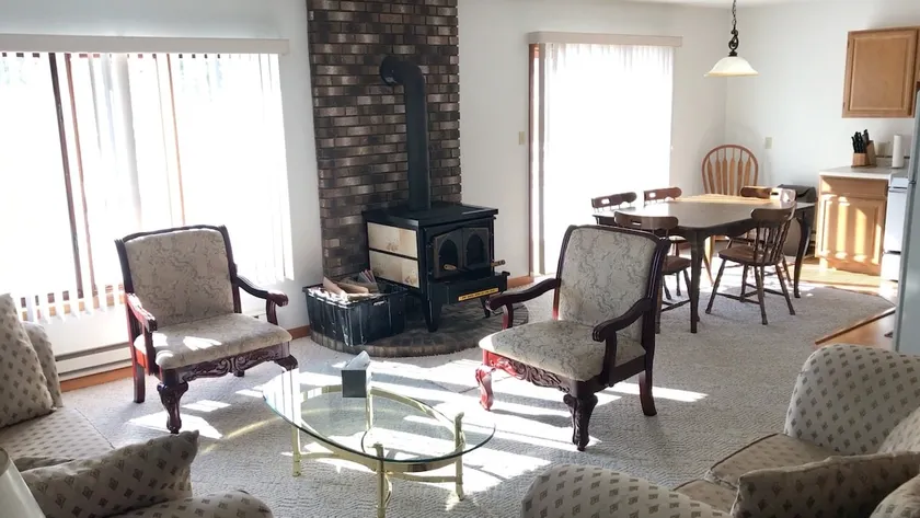 Clean, Comfortable and Quiet Chalet at the base of Jackson Creek Summit - Image 1