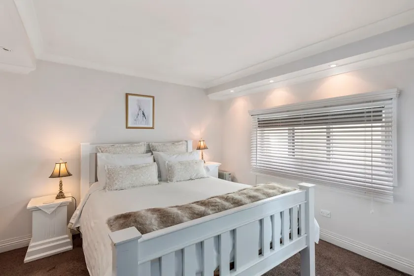 Romantic Spa Cottage near restaurants & cafes - Image 1