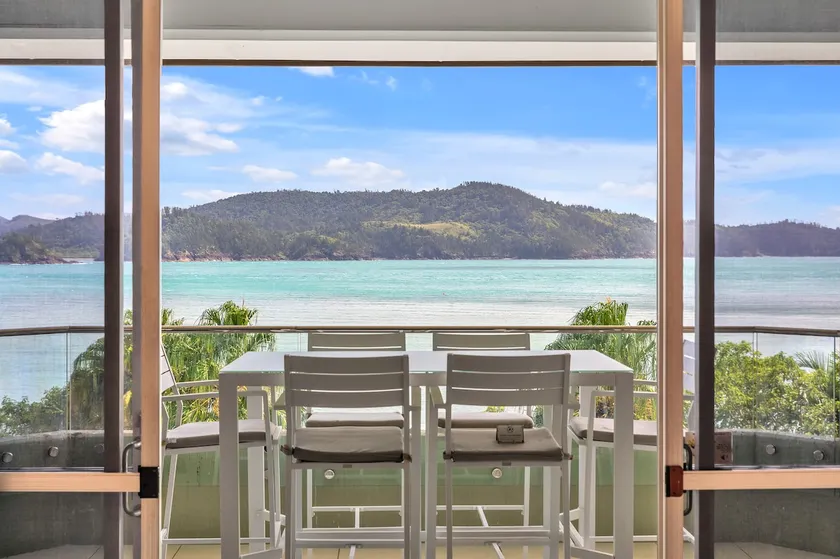 Lagoon 206 sur la plage Hamilton Island - Image 1