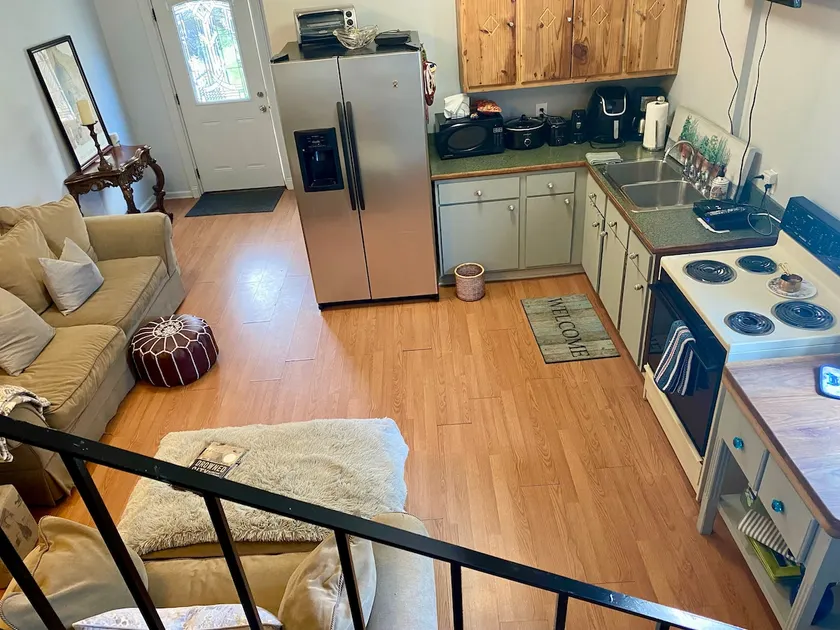 30 day minimum Guest House Sleeps 6 to 8 - Image 1