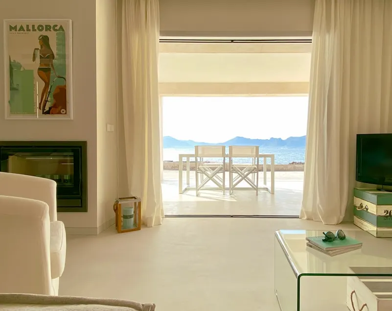 Maison spéciale en bord de mer - Image 1