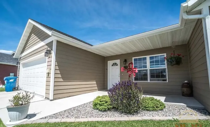 Entire house by Bozeman airport - Image 1