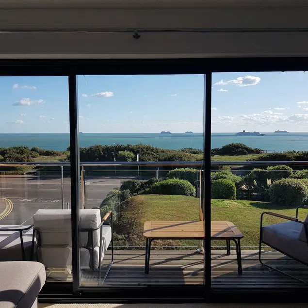 LUXURY OCEAN VIEW HOUSE Southbourne seafront, between Bournemouth/Christchurch - Image 1
