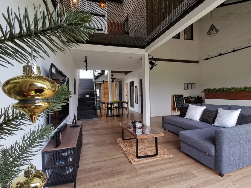 Rustic Cozy Townhouse KingSofa [6 Mins Jonkerwalk] - Image 1