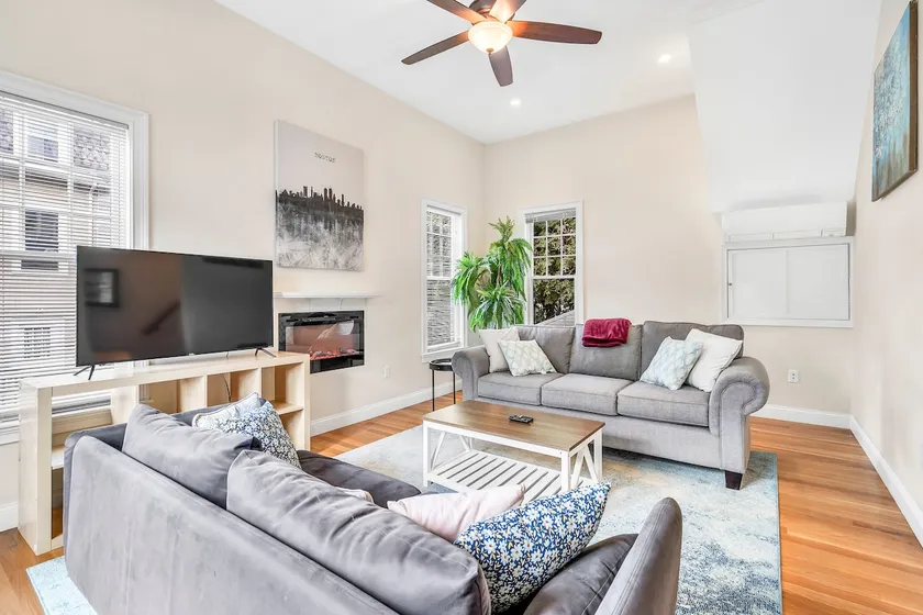 Sparkling Condo With Modern Amenities - Image 1