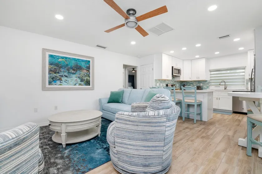 Sunset Hideway steps from beach-stand alone condo - Image 1
