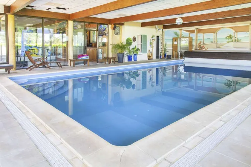 Indoor pool heated to 28° 90 km from Paris Giverny - Image 1