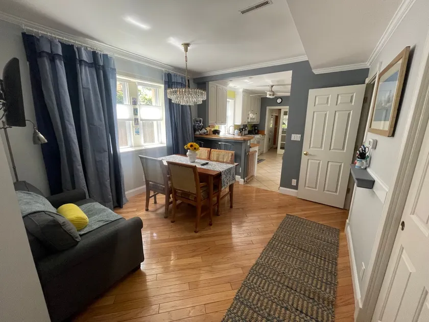 Entire 1st Floor Apt near O'Hare/ORD & Blue Line - Image 1